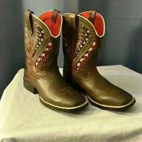 Ariat QuickDraw VentTEK Boots Size 1, gently Used!! - Picture 1 of 2